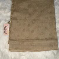 طرحة سواريه دوبته منقوشة فاخرة بإطلالة أنيقة